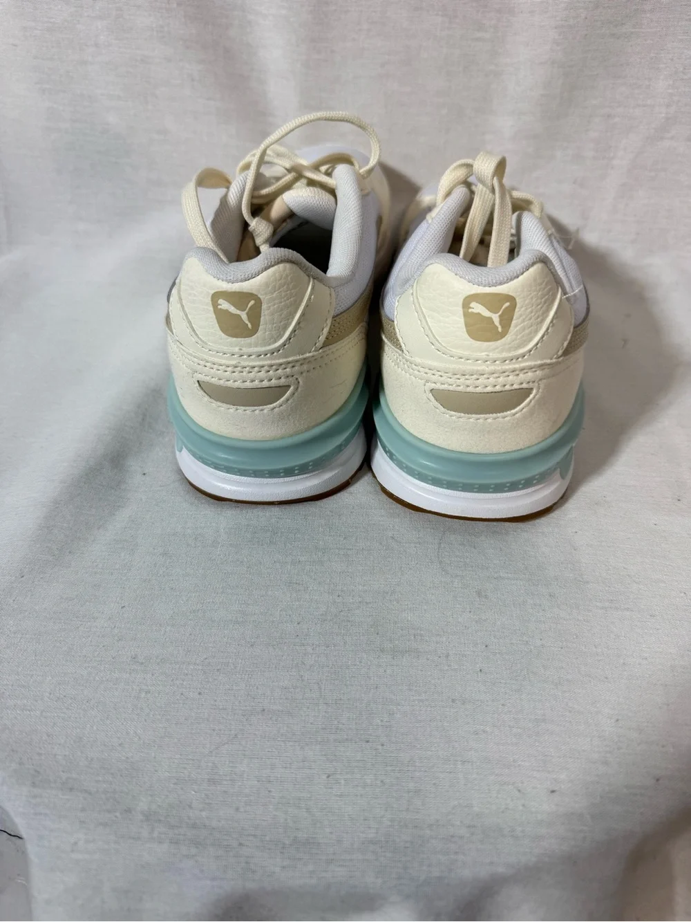 Puma Women Retro Runner Sneakers in Cream and Light Blue Accent Size 7.5